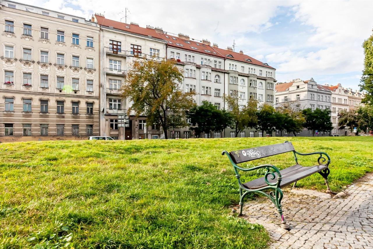 Attic Apartment On Waterfront / View / Netflix Prague Exterior photo