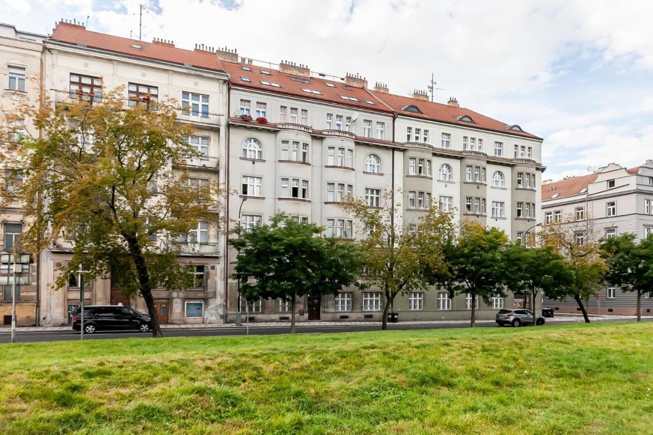 Attic Apartment On Waterfront / View / Netflix Prague Exterior photo